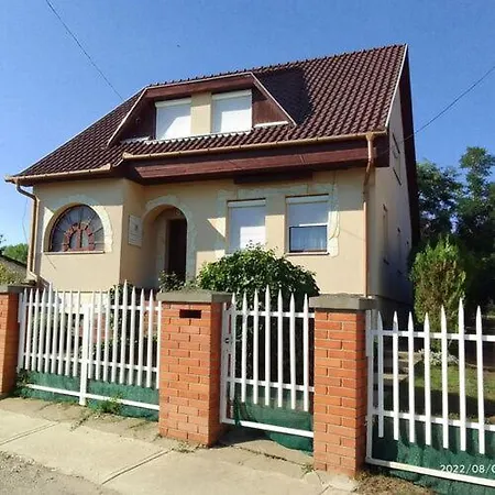 István Apartamento *